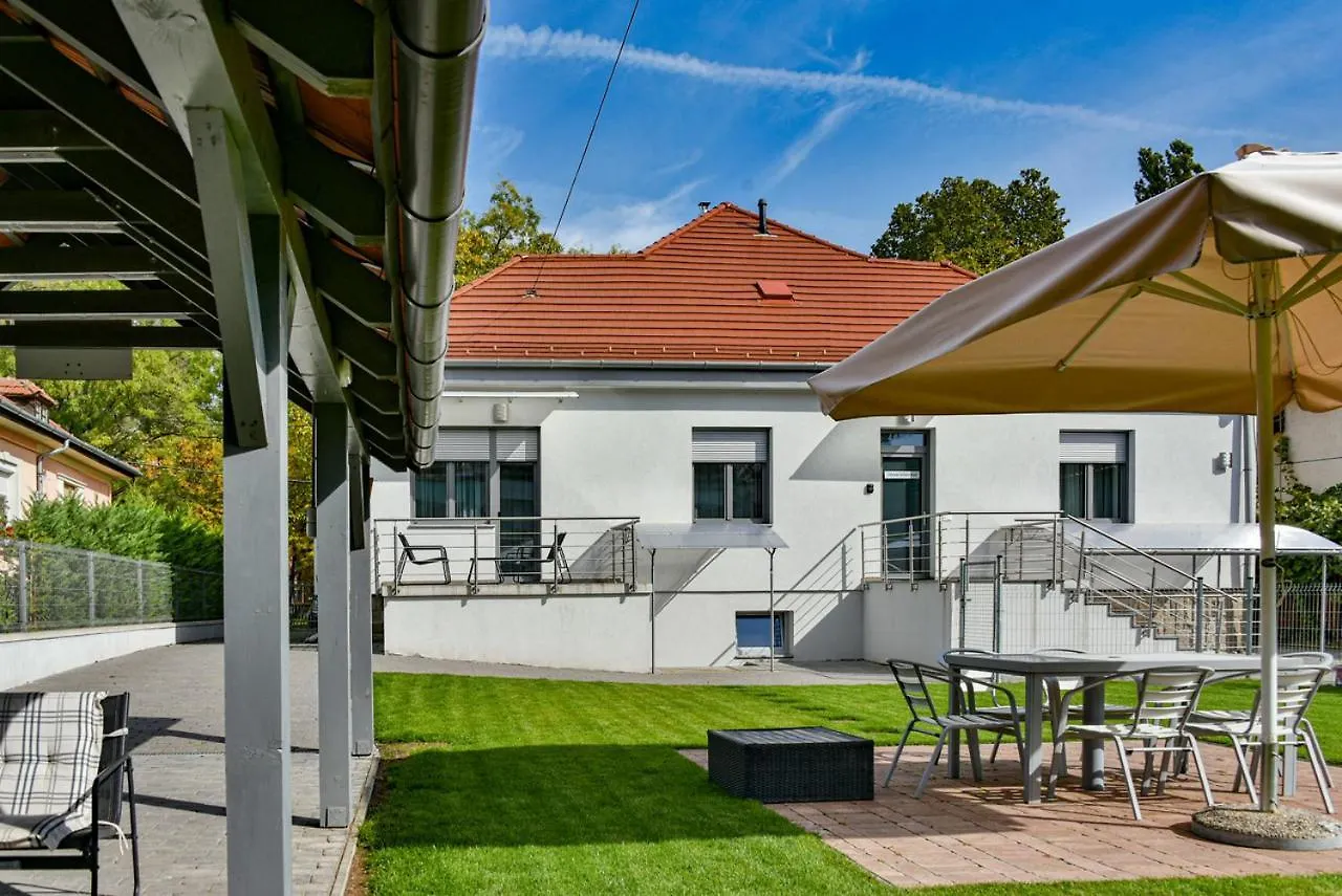 Apartment Villa Garden Eger